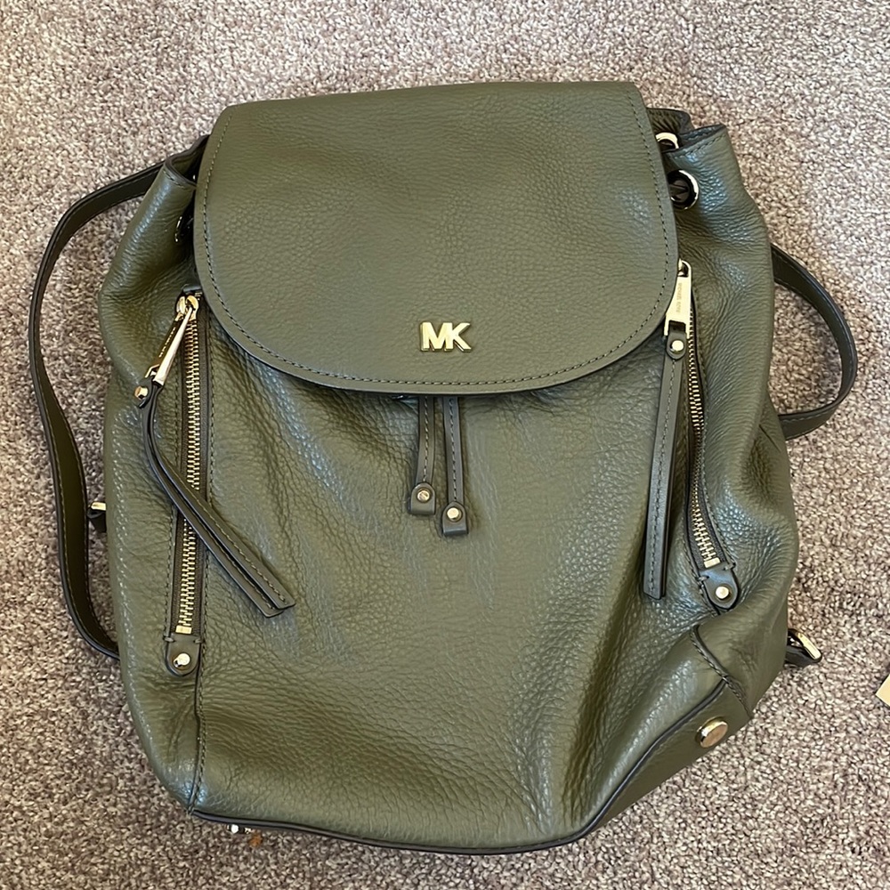 COPY - Michael Kors Evie medium Leather Backpack in Olive green